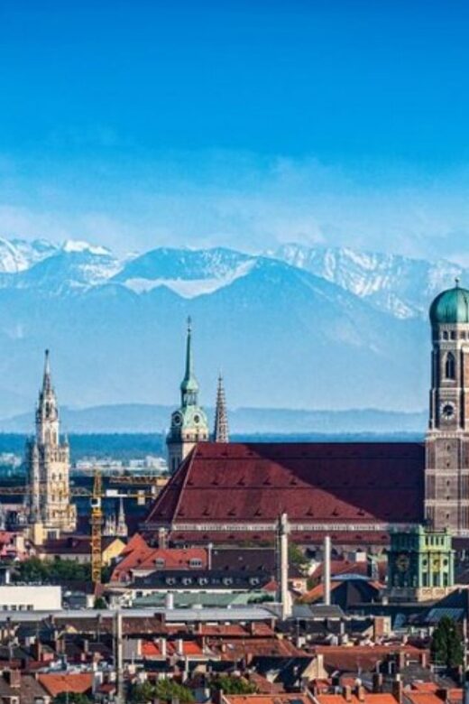 Munich : Private Walking Tour with A Guide (Private tour) - Picking Your Guide Experience: Tailoring, Language, and Pace