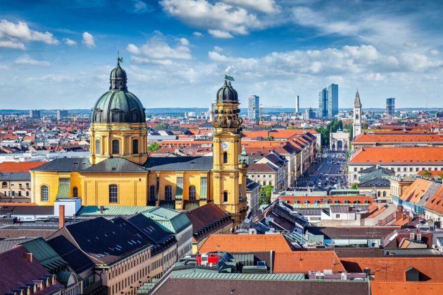 Munich : Private Walking Tour with A Guide (Private tour) - Handling WWII and Hard History Without Feeling Overwhelmed