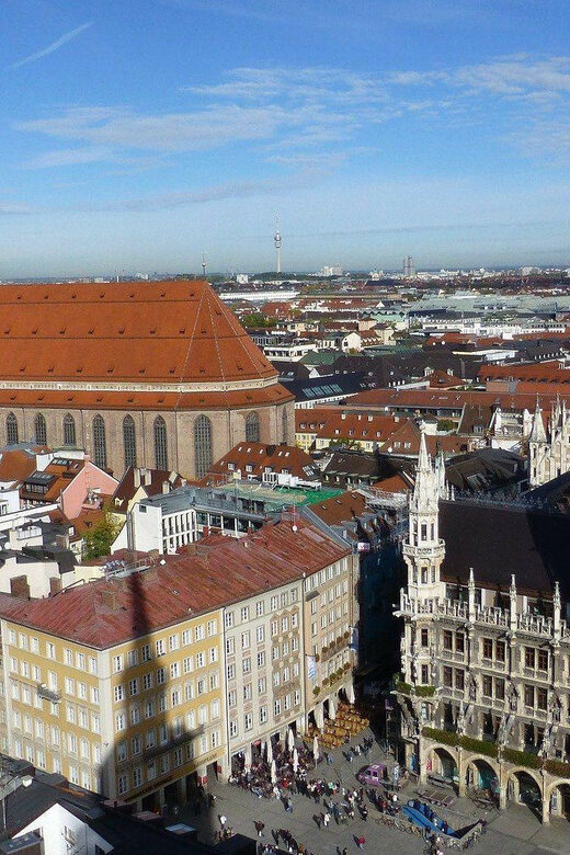 Munich Private Walking Tour with BMW Museum & Welt Entry - White Rose and Georg Elser: resistance history with real edge