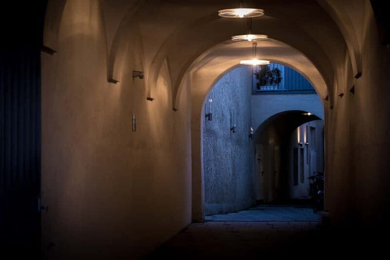 Munich: Raven Black Witches and Executioners Walking Tour - The start at Frauenkirche: your orientation point and first mood shift