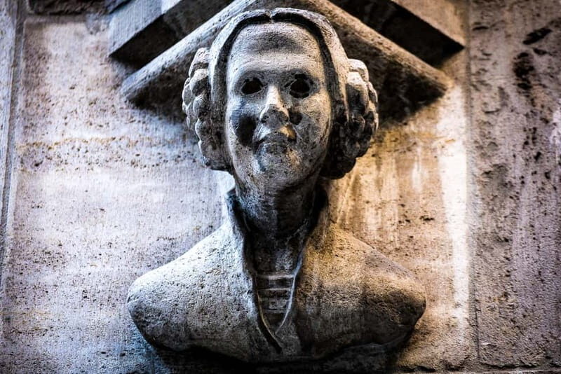Munich: Raven Black Witches and Executioners Walking Tour - Grave-digger spade, ravens, and executioners’ hatchets: the tour’s signature imagery