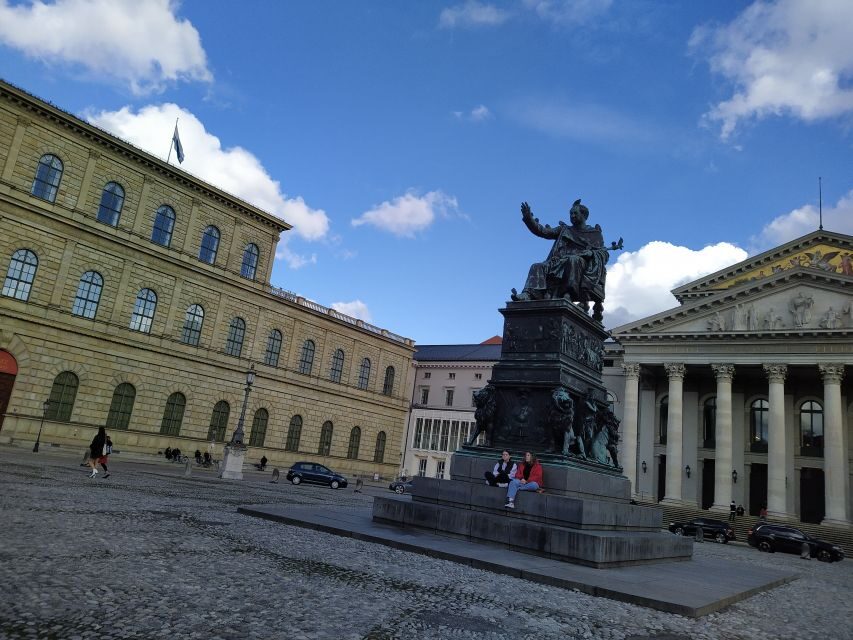 Munich Residenz: Private Tour with artists and historians - Meeting the Right Guide: Artist Focus, Court-Level Stories