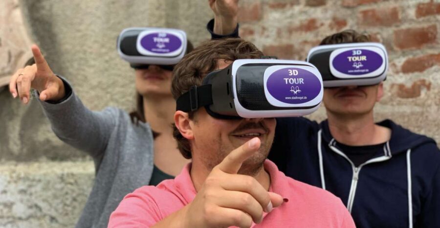 Munich: Walking Tour Old Town 3D VR Tour in GERMAN - Marienplatz in two halves: 1570 on the west, then centuries later