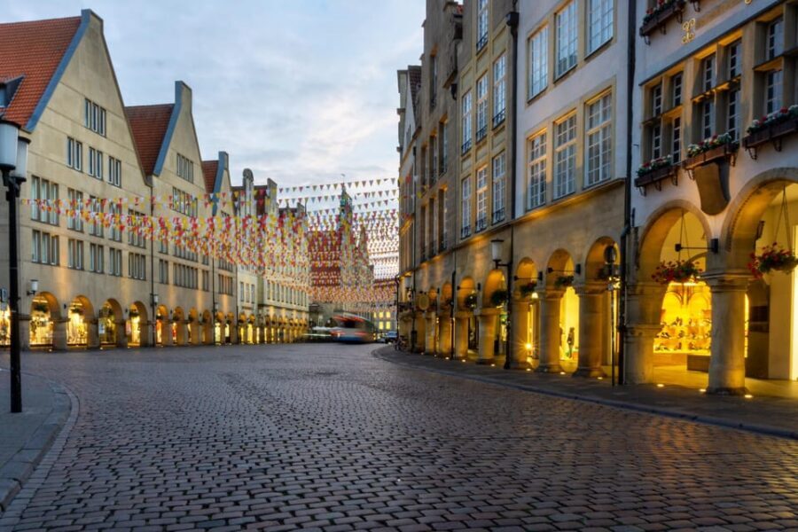 Münster: Nachtwächter-Führung (Erlebnistour) - Secret corridors, dark alleys, and those mystery details
