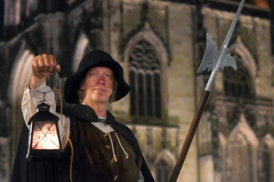 Münster: Night watchman tour through the picturesque old town by lantern light - Historic Town Hall Start: Meeting Under the Pointed Arches