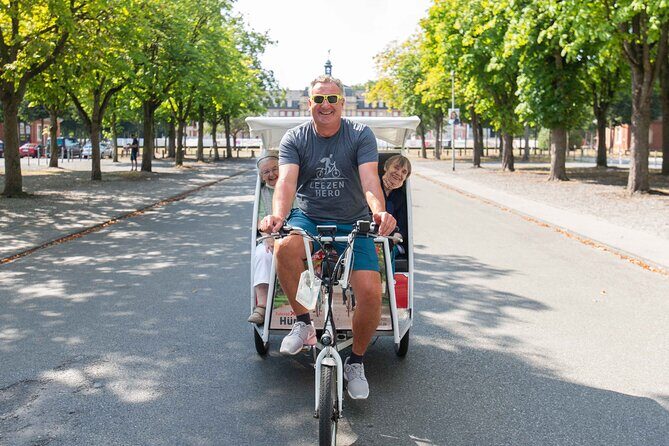 Münster Unpacked Tour : Rickshaw City Tour with Guide - Historisches Rathaus and the Friedenssaal: Old Power Meets Modern Headlines