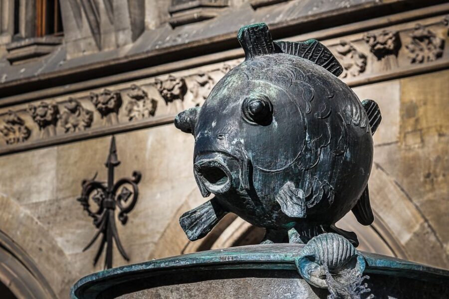 Mystic Munich - Sagas and Legends of the Old Town - New Town Hall and the Lindwurm: why Munich keeps a dragon on display