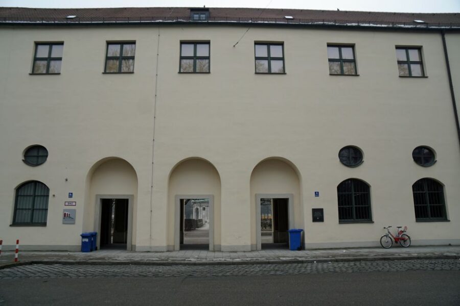 National Socialism WWII with licensed guide - private tour - Resistance in the city: White Rose at LMU and memorial spaces