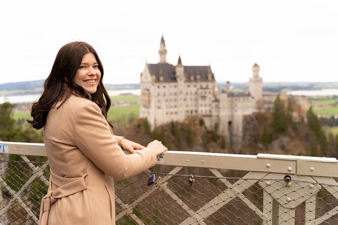 Neuschwanstein Castle Couple, Wedding & Portrait Photoshoot - Neuschwanstein photos: why this works better than a DIY camera stop