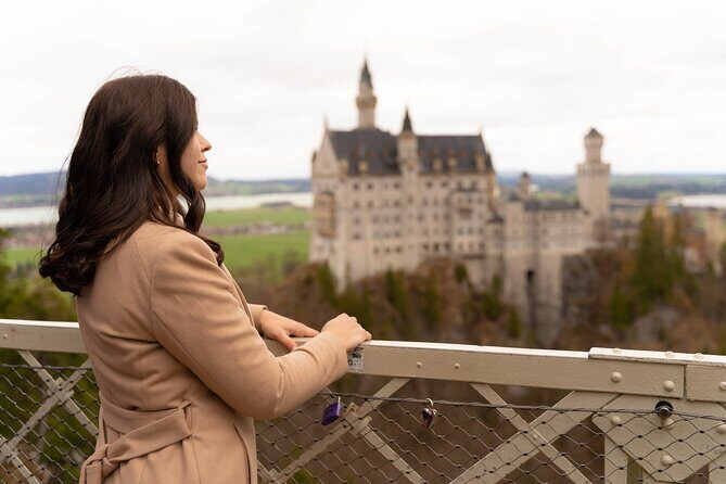 Neuschwanstein Castle Couple, Wedding & Portrait Photoshoot - Wine and mood: why small inclusions can change the whole feel