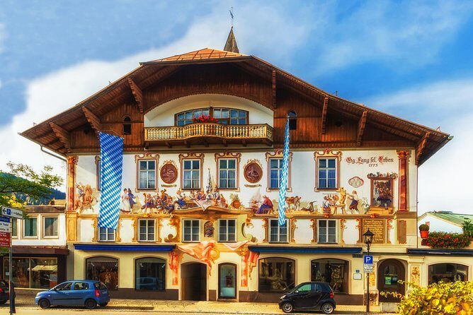 Neuschwanstein Castle, Ettal Abbey and Oberammergau Private Tour from Munich - Oberammergau: painted houses, wood carving, and 90 minutes that fly by