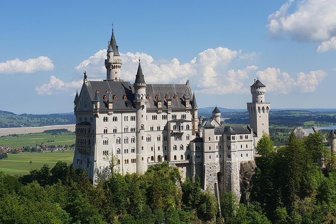 Neuschwanstein Castle Skip-the-Line Private Tour for Groups - Getting from Munich with pickup and comfort (8:30am start)