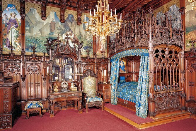 Neuschwanstein Exclusive Romantic Winter Tour INCL. TICKETS - Winter walking, stairs, and shuttle closures: your real itinerary risk