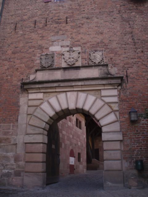 Nuremberg: 1.5-Hour Private Tour through Historical Old Town - Nuremberg Castle: Power, Views, and the Holy Roman Empire Connection