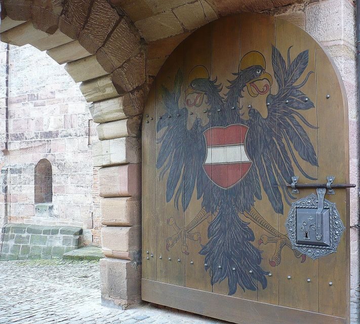 Nuremberg 2-Hour Old Town Highlights Walking Tour in English - Your guide makes the tour: English delivery, humor, and weather smarts