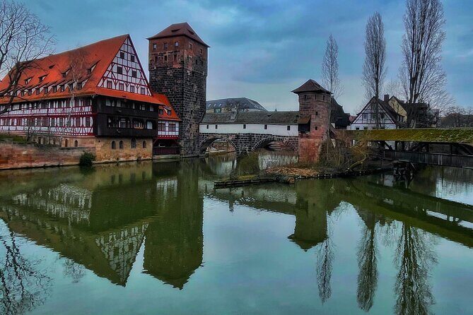 Nuremberg Ghosts and Gallows Evening Walking Tour in English - Stop 3 and 4: Kaiserburg’s climb and the stars-at-Albrecht-Dürer-Haus moment