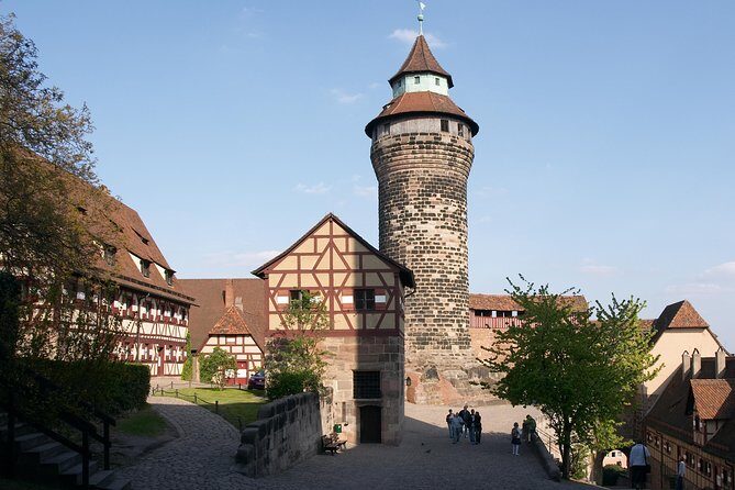 Nuremberg Old Town Walking Tour in English - Schöner Brunnen and the wishing ring: the best “quick stop” in town