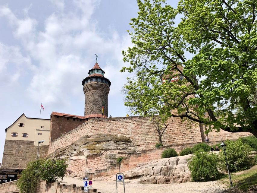 Nuremberg: Private guided tour of the Old Town in German - Meeting Point: Tourist Information, Then Straight Into the Old Town