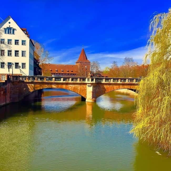 Nuremberg's Medieval Old Town: A Tour with a Local Guide - Handwerkerhof to St. Lorenz Church: a medieval start that sets the tone