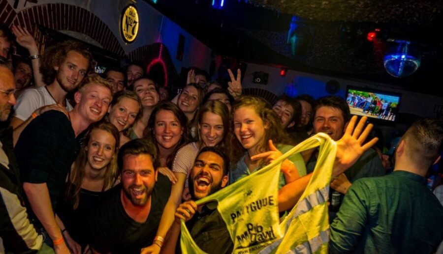 Nürnberg: Private JGA mit 4 Stopps + Clubeintritt + Shots - The Club Finish: Included Entry and a Real Dress Code