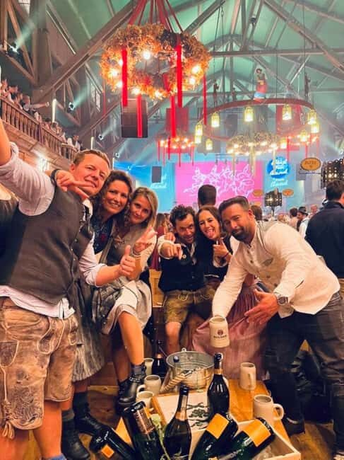 Oktoberfest Tour: All in! Table reservation + 2 tickets for the rides - Meeting at Hans im Glück on Goetheplatz: start where Munich people actually go