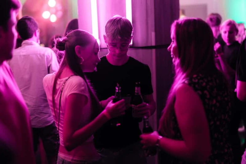 Original Hamburg Pub Crawl Sex & Crime St. Pauli Tour - VIP club entrance: how to avoid the usual nightlife headaches