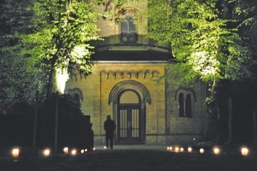 Osnabrück: "Gallows, graves & crooks" (adventure tour) - Hase Cemetery after dark: oldest graves, chapel, and burial details