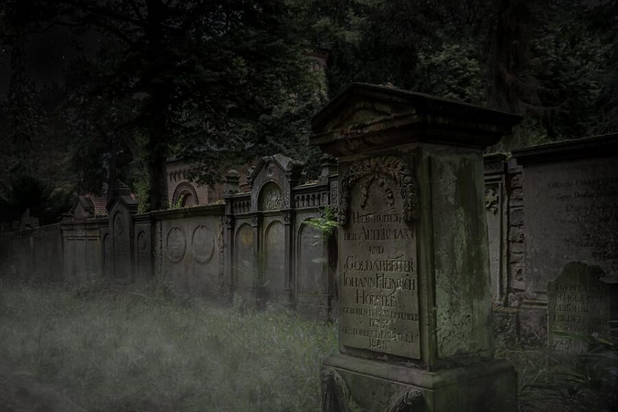Osnabrück: "Gallows, graves & crooks" (adventure tour) - The Vitischanze High Bridge moment: a viewpoint in the dark