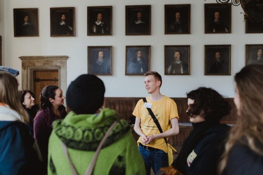Osnabrück: Rathaus- und Altstadt Tour (Stadtführung) - From Hanseatic trade to VFL: the stories your guide brings to life