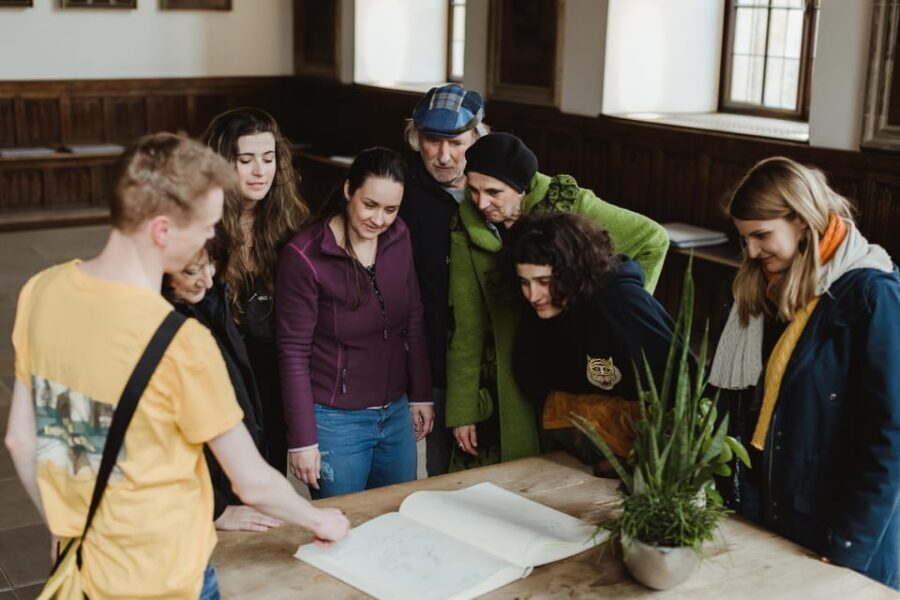 Osnabrück: Rathaus- und Altstadt Tour (Stadtführung) - How long is 2 hours, and when weather can affect your pace
