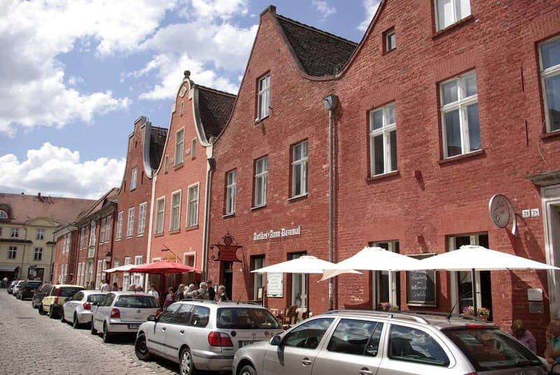 Potsdam: 5-Hour-Tour "Parks & Palaces" from Berlin by VW-Bus - Dutch Quarter Drive-Through and the Estate Neighborhood Feel