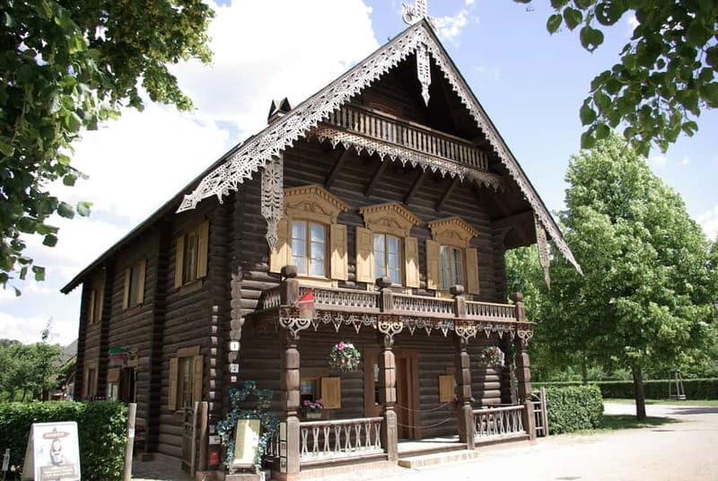 Potsdam: 5-Hour-Tour "Parks & Palaces" from Berlin by VW-Bus - Alexandrowka and the Forbidden City: When the Tour Turns Cold War