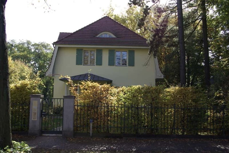 Potsdam-Babelsberg: 5-Hour-Tour "Film-History" by VW-Bus - FAQ
