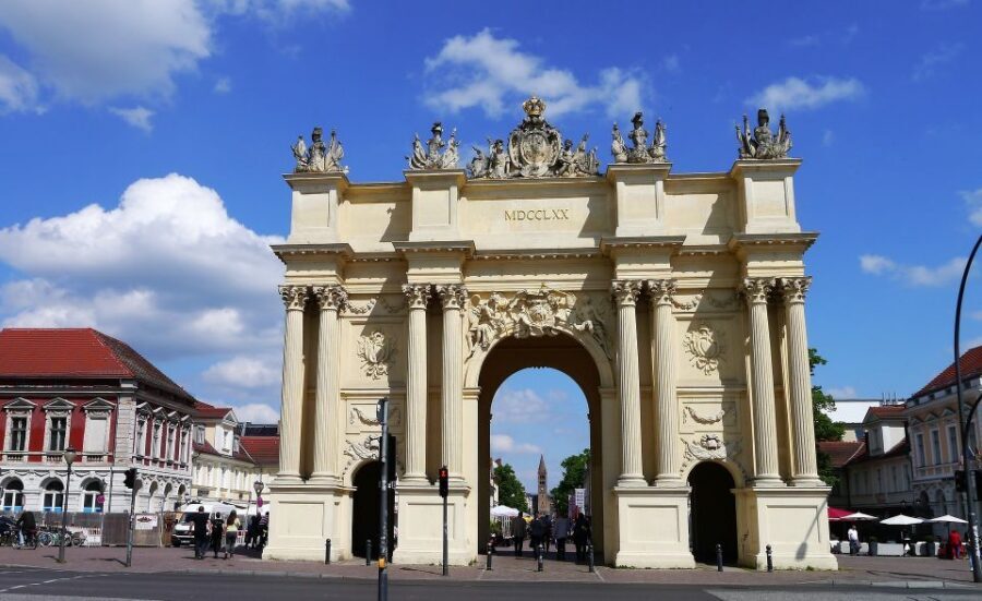 Potsdam: Outdoor Escape Game - Solving as a team: friends, families, and mixed groups