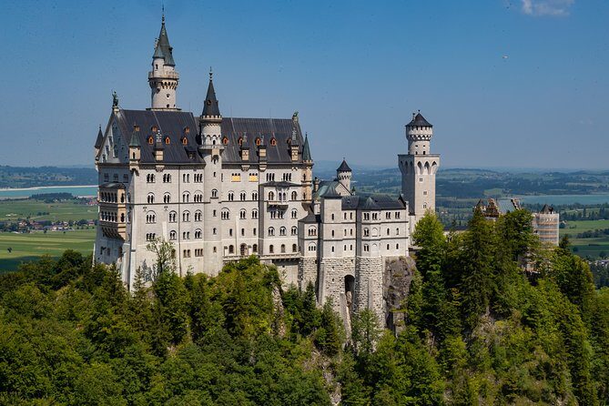 Premium Neuschwanstein Castle and Linderhof VIP Tour from Munich - Free time at the base: lunch and shopping on your terms
