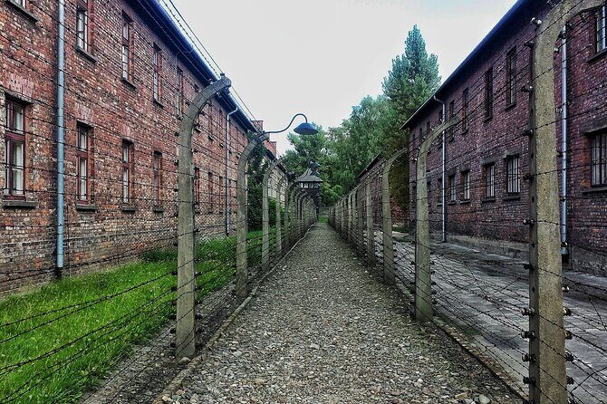 Private 3-Day Tour from Berlin to Krakow Auschwitz Poland - Krakow Old Town, St Mary’s Tower, and Wawel Hill on a “first-night” schedule