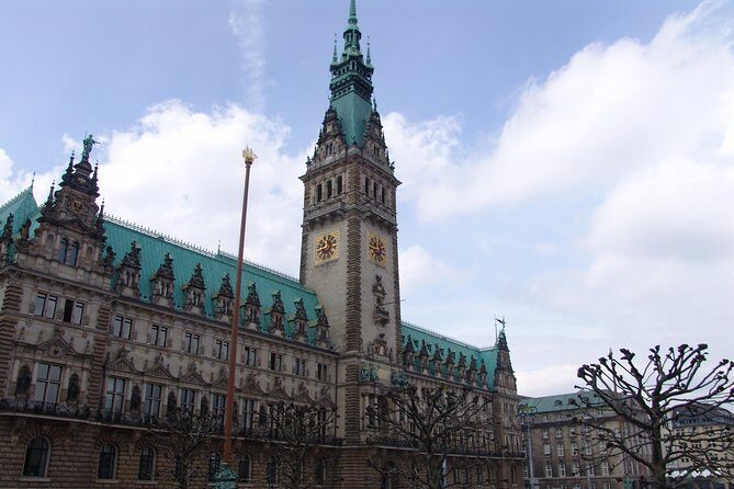 Private 3-Hour Hamburg Sightseeing Tour in a Mercedes Limousine - Starting at St. Pauli Landungsbrücken, Then Letting the City Set the Pace