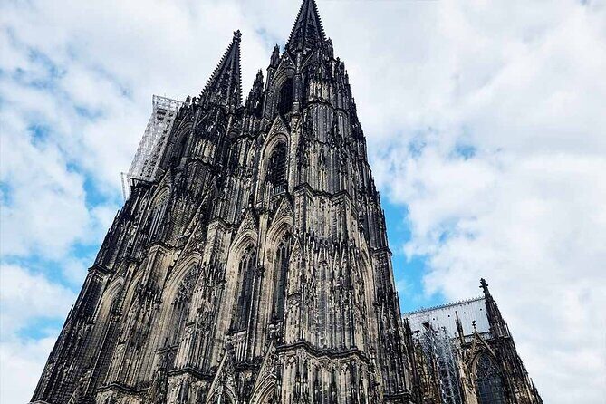 Private audio book city rally around Cologne Cathedral and the Old Town - What to watch for: construction, shade, and solution entry quirks