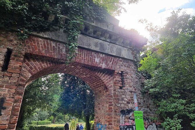 Private audio book city rally in the Volksgarten in Cologne - Volksgarten’s old-town setting makes the rally feel real