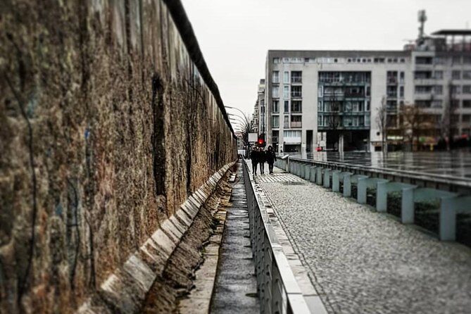 PRIVATE BEHIND THE BERLIN WALL and COLD WAR BERLIN TOUR - Where you meet (and how pickup usually works)
