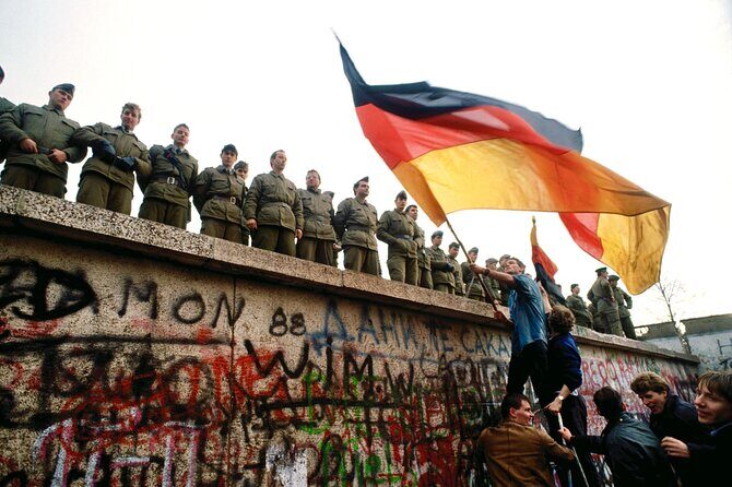 Private Berlin Walking Tour - Luftwaffe headquarters to finance ministry, then Checkpoint Charlie