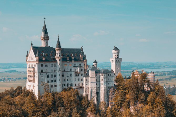 Private Castle Tour from Munich: Neuschwanstein, Hohenschwangau, and Linderhof - Neuschwanstein: the fairy-tale exterior plus the practical climb