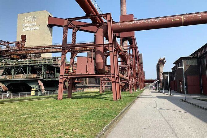 Private city rally around the Zollverein Coal Mine Industrial Complex in Essen - Detective Morgan’s smartphone rally at Zollverein