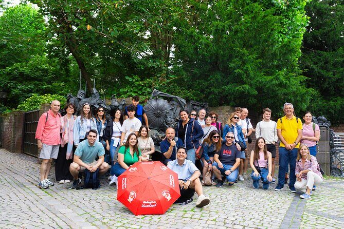 Private Düsseldorf Walking Tour – History, Culture & Hidden Gems - Start at Leonidas in Düsseldorf Altstadt and get your bearings fast
