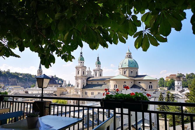 Private Eagles Nest & Salzburg Mini Van Tour incl. S.O.M sights - Kehlsteinhaus and the Documentation Centre: more than a viewpoint