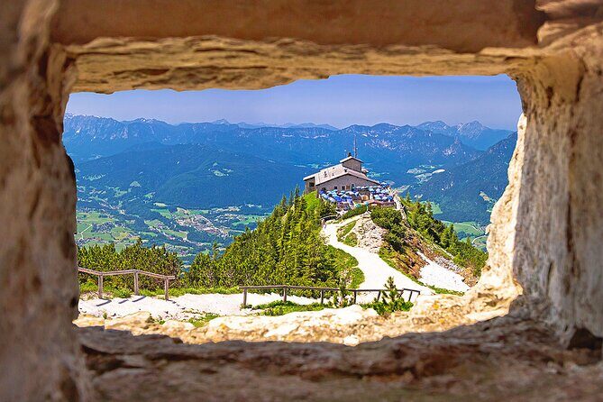 Private Eagles Nest & WWII Doku Center Tour incl. Tickets & Lunch - Entering Kehlsteinhaus at Eagles Nest with a private guide