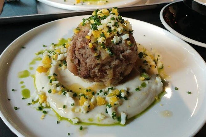 Private Food Tour Experience with a born and bred Berliner - Hackescher Markt: a practical start for real neighborhood eating