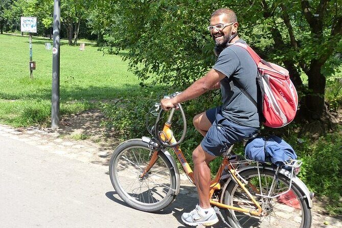 Private Guide Up to Group 6 - ONE Rickshaw, (E)Bikes, E-Scooters - Museum Island: quick art and big cultural weight
