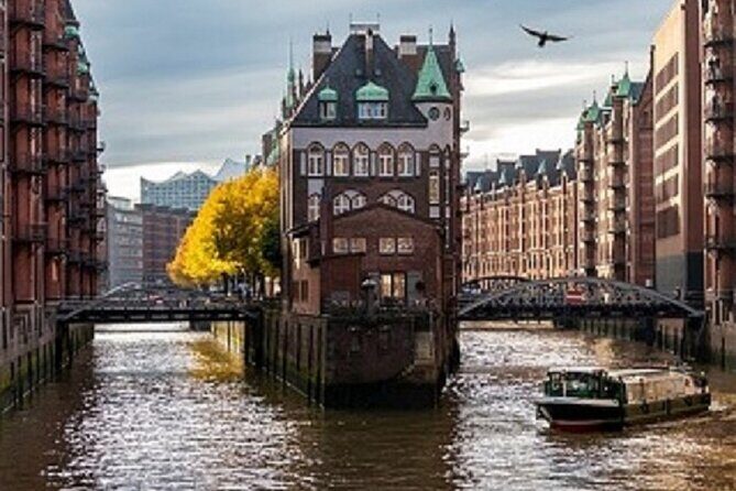 Private Hamburg rickshaw tour for 2 people - Meeting at Rathausmarkt and pacing your 90 minutes