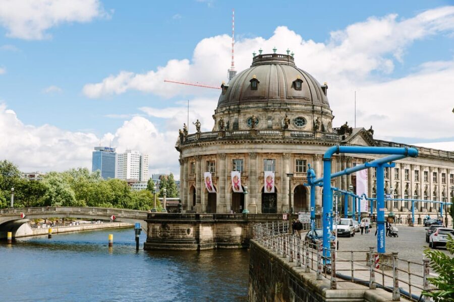 Private Highlights of Berlin Bike Tour - Escape Attempt Stories That Make the Tactics Click